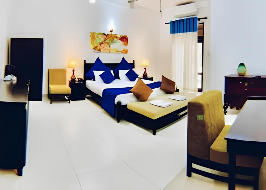 Blue Spring Hotel Wadduwa Exterior photo