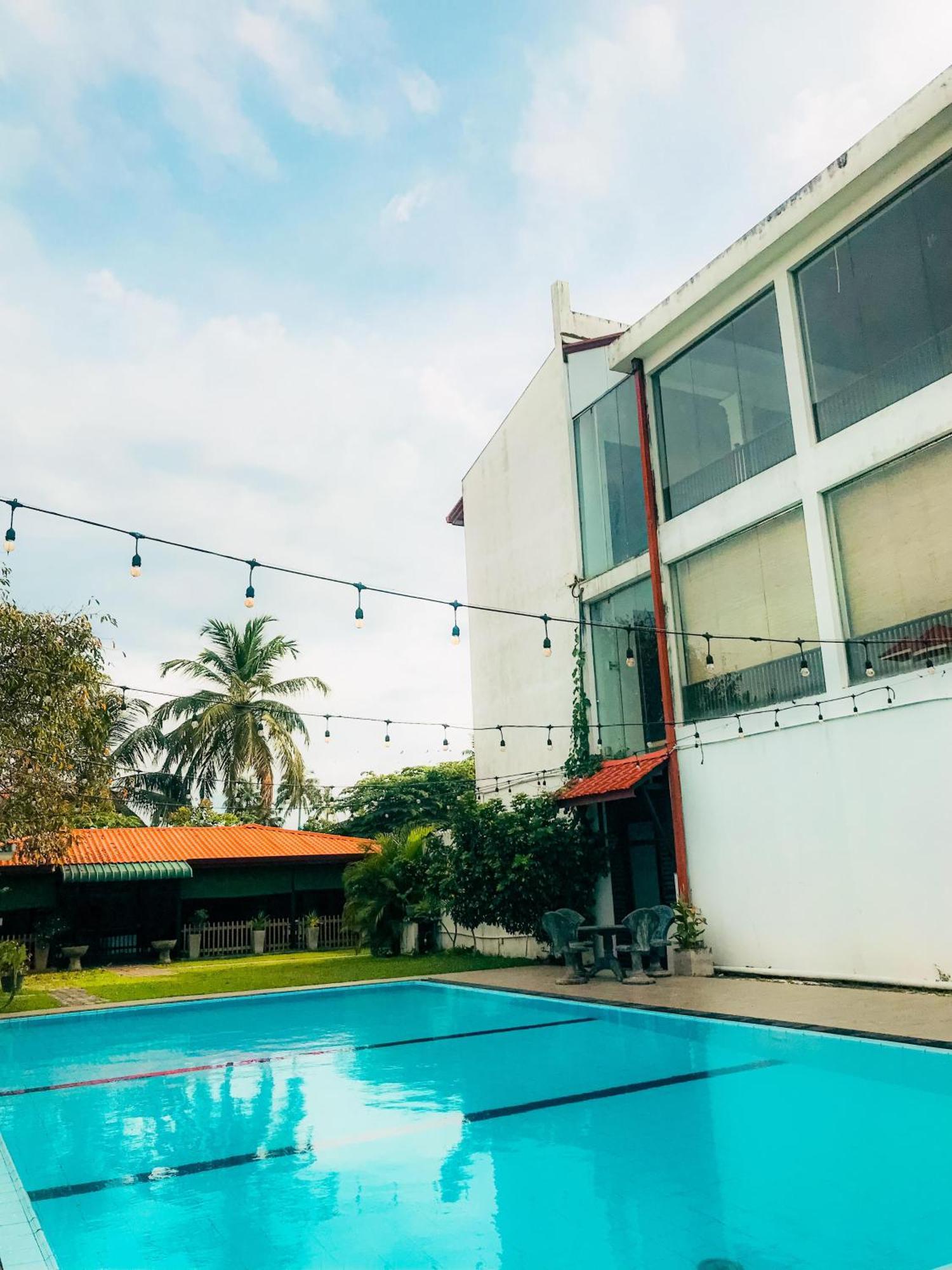 Blue Spring Hotel Wadduwa Exterior photo